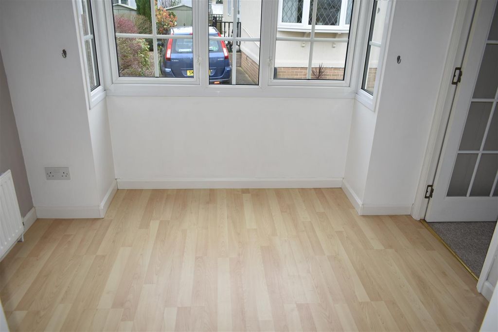Property photo 3 of 16 Dining Room.Jpg