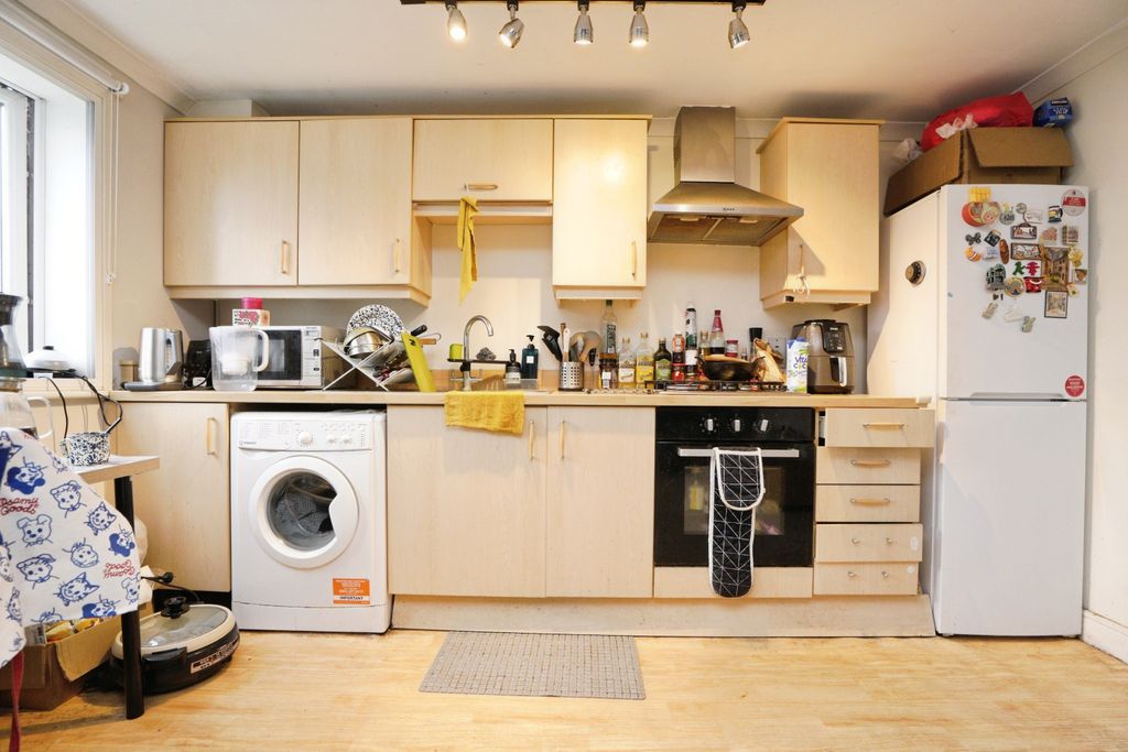 Property photo 2 of 20