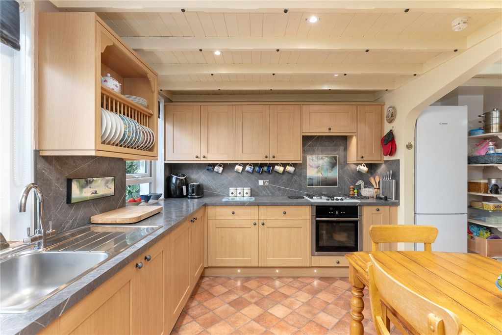 Property photo 3 of 26 Lime Grove 13