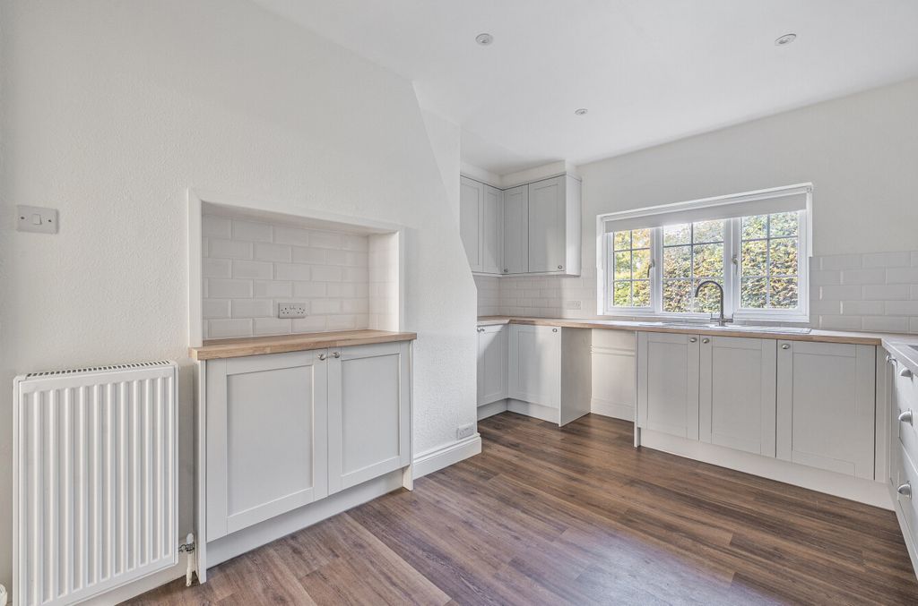 Property photo 3 of 16 1370694-20-68F0E1...