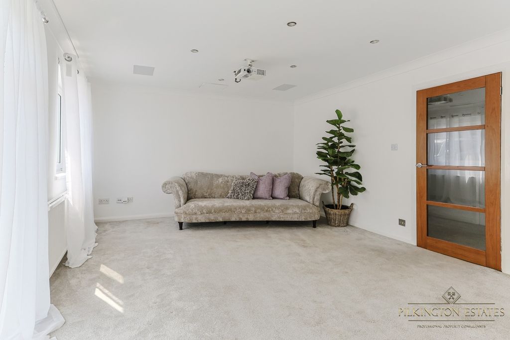 Property photo 2 of 21 4434824