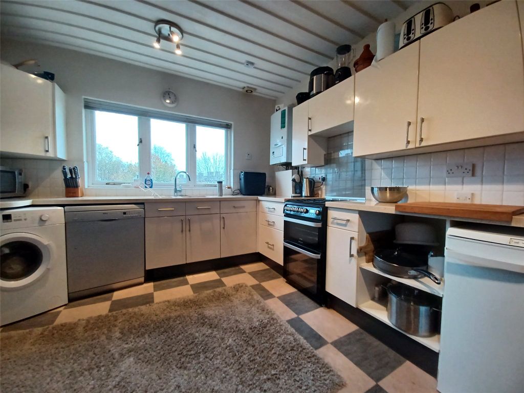 Property photo 3 of 12 Kitchen