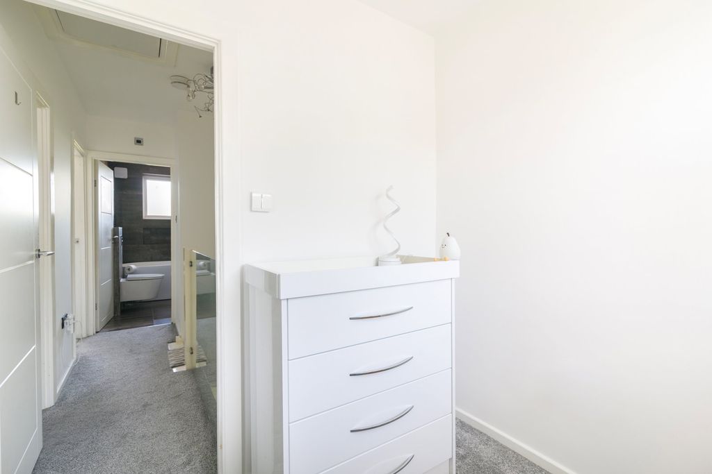 Additional image 19 of 5 bed detached house for saleHounslow Road, Feltham TW14