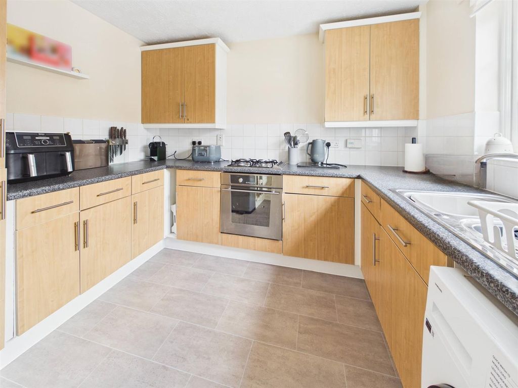 Property photo 3 of 16 Cam01563G0-Pr0335-Still002.Jpg
