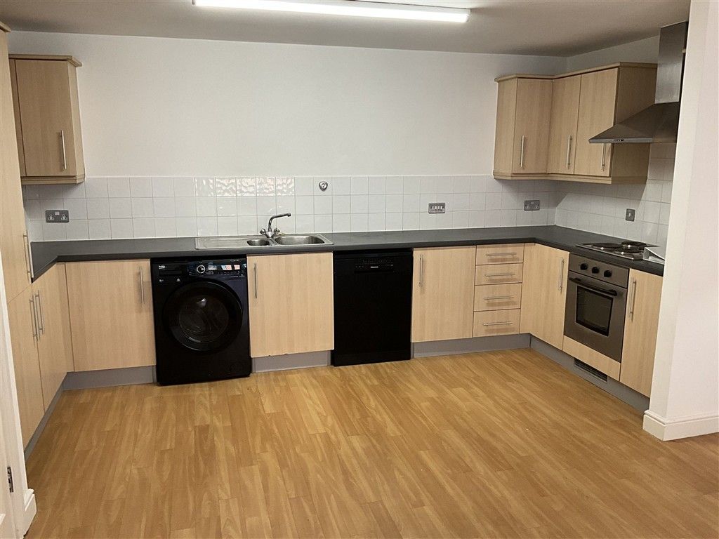Property photo 1 of 7 Kitchen