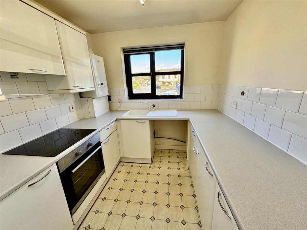 Property photo 3 of 7 Kitchen