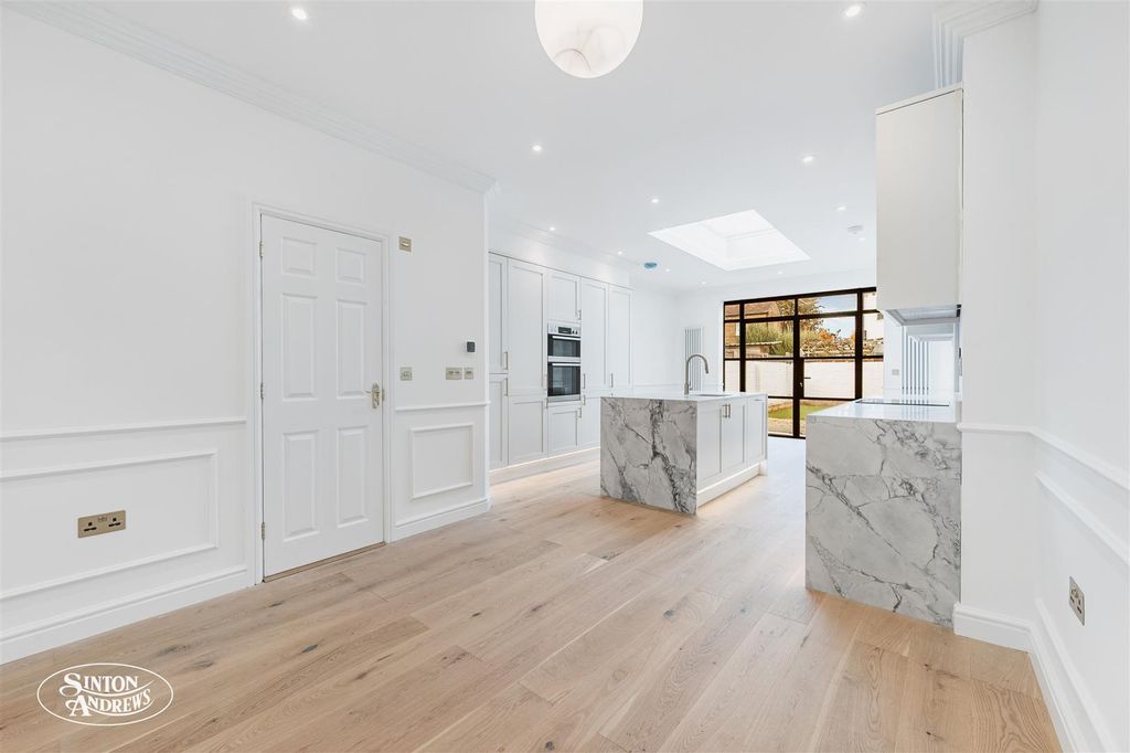 Property photo 3 of 12 22 Chesham Terrace-8.Jpg