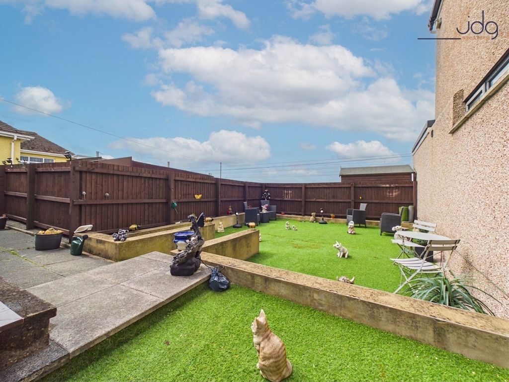 Property photo 2 of 15 Low-Maintenance Garden With Open Outlook