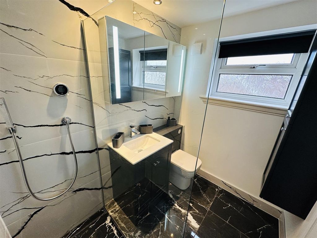 Property photo 3 of 26 Ensuite.Jpg