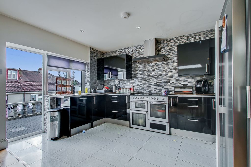 Additional image 5 of 6 bed end terrace house for saleNorthwood Gardens, Greenford UB6