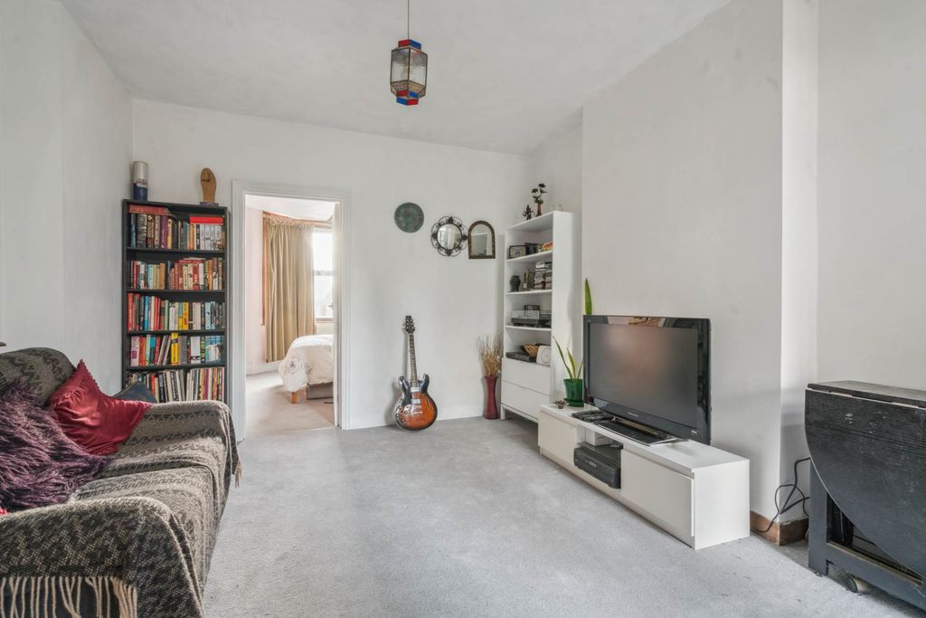 Property photo 3 of 11
