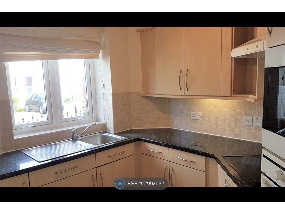 Property photo 3 of 10 Kitchen