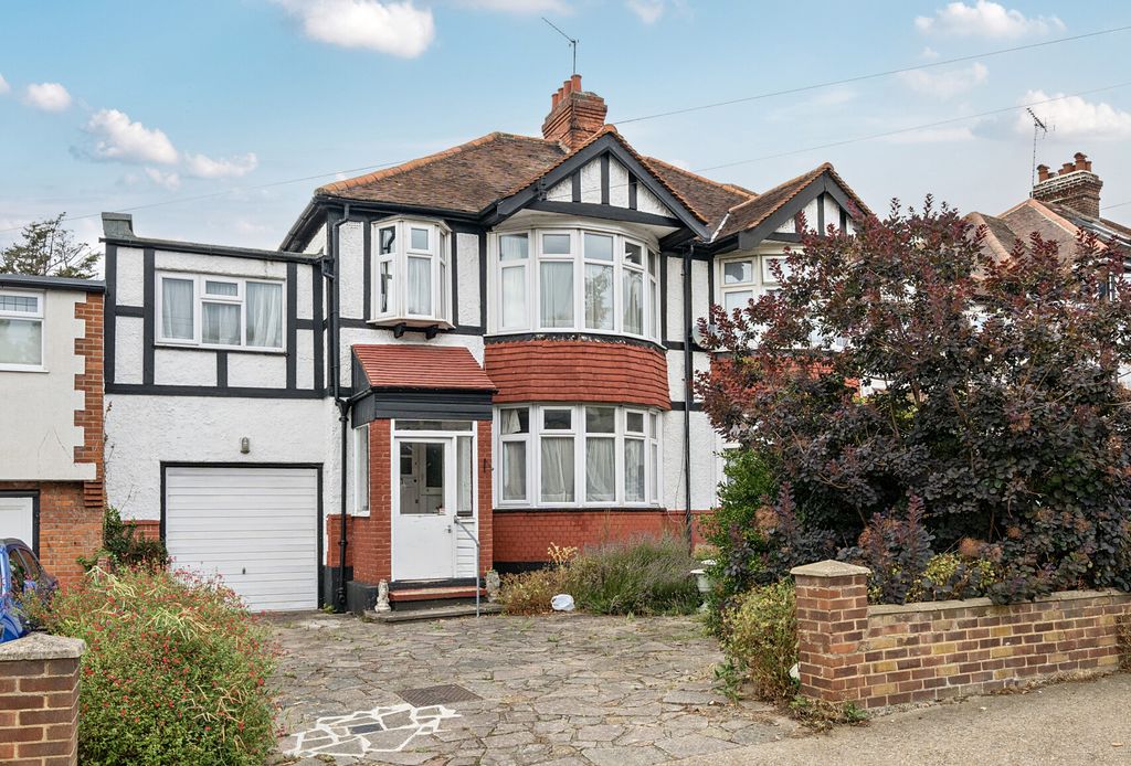 Property photo 1 of 19 1329050-2-687Fb00...