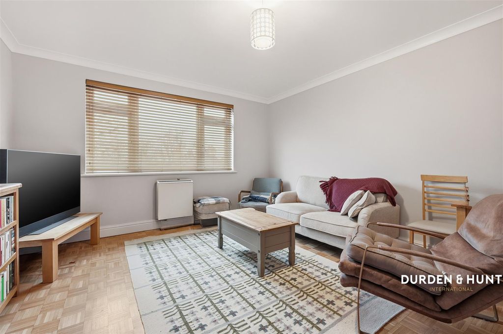 Property photo 3 of 13 Struan House