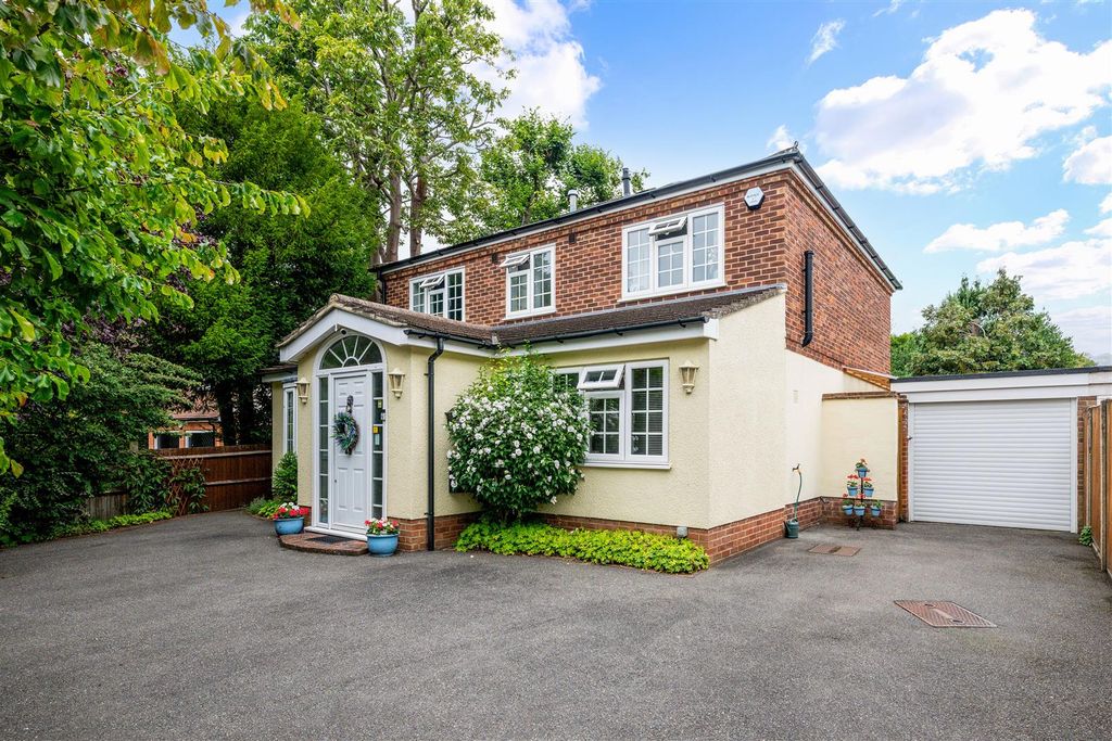 Property photo 1 of 27 St Martins Avenue,  (1).Jpg