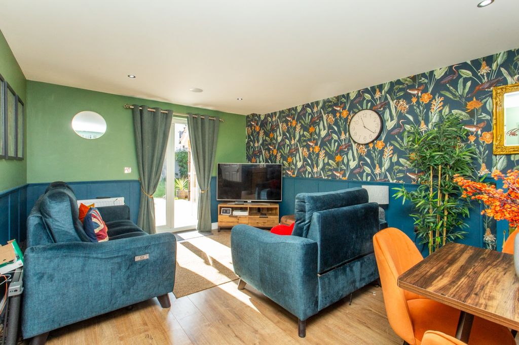 Property photo 2 of 17 Picture 2