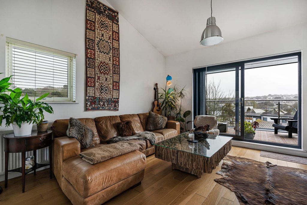 Property photo 3 of 24