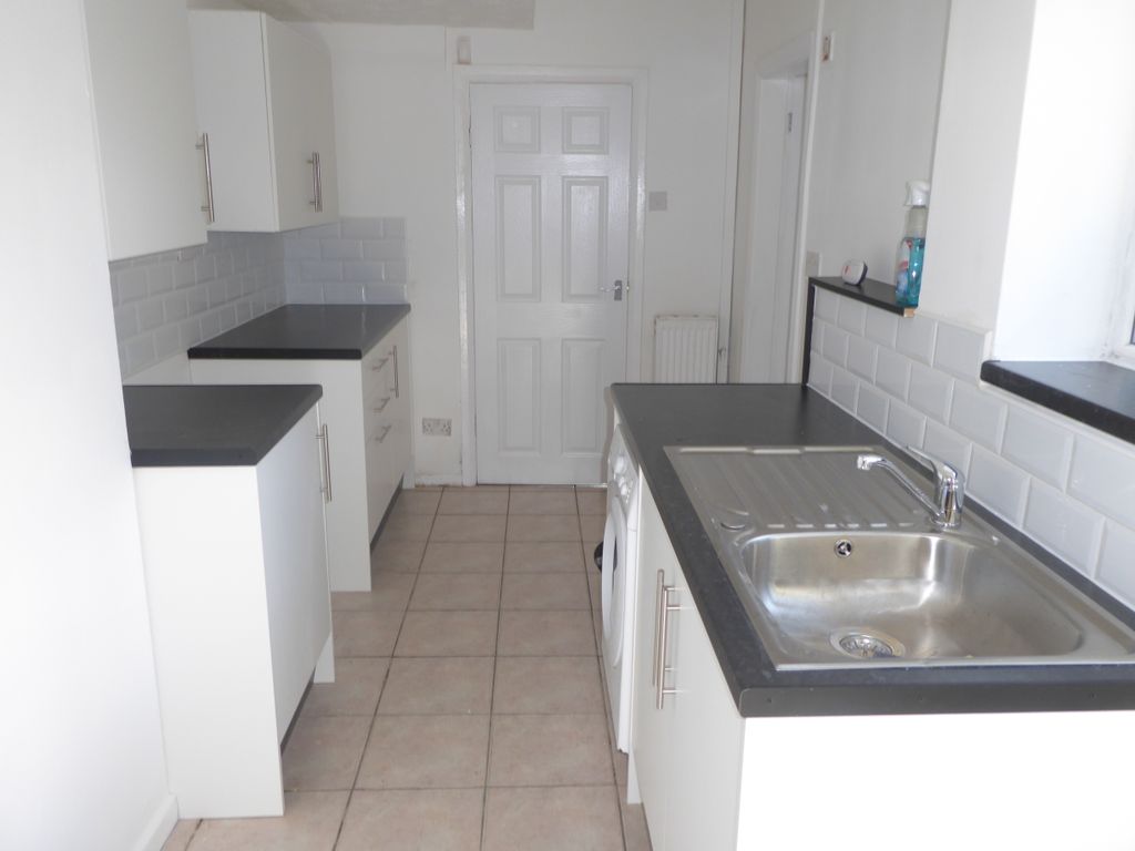 Property photo 2 of 8 Kitchen