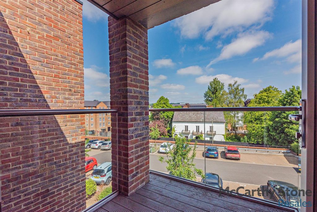 Property photo 1 of 38 8648917-Exterior04-800.Jpg