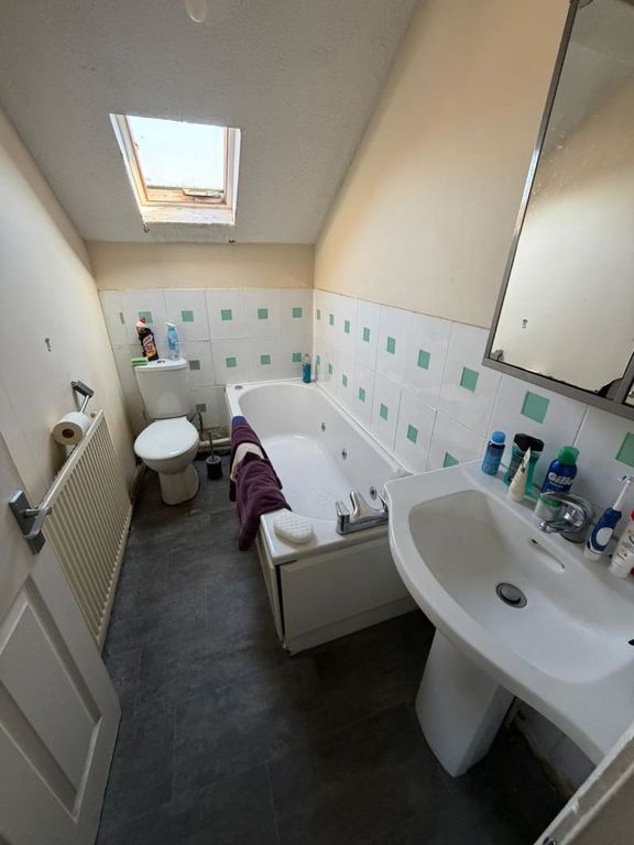 Additional image 4 of 2 bed flat for saleFlat 5 Penrhiwfer Court, Penrhiwfer Road, Tonyrefail, Porth CF39