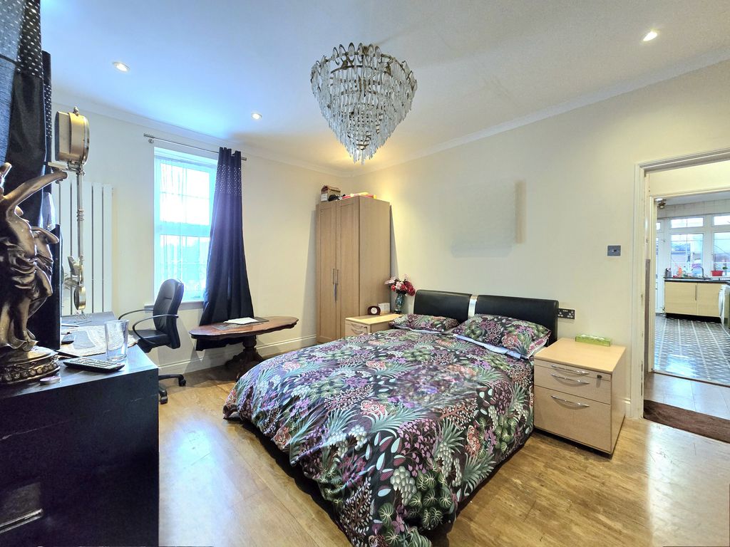 Additional image 15 of 7 bed detached house for saleGreat West Road, Hounslow, Greater London TW5
