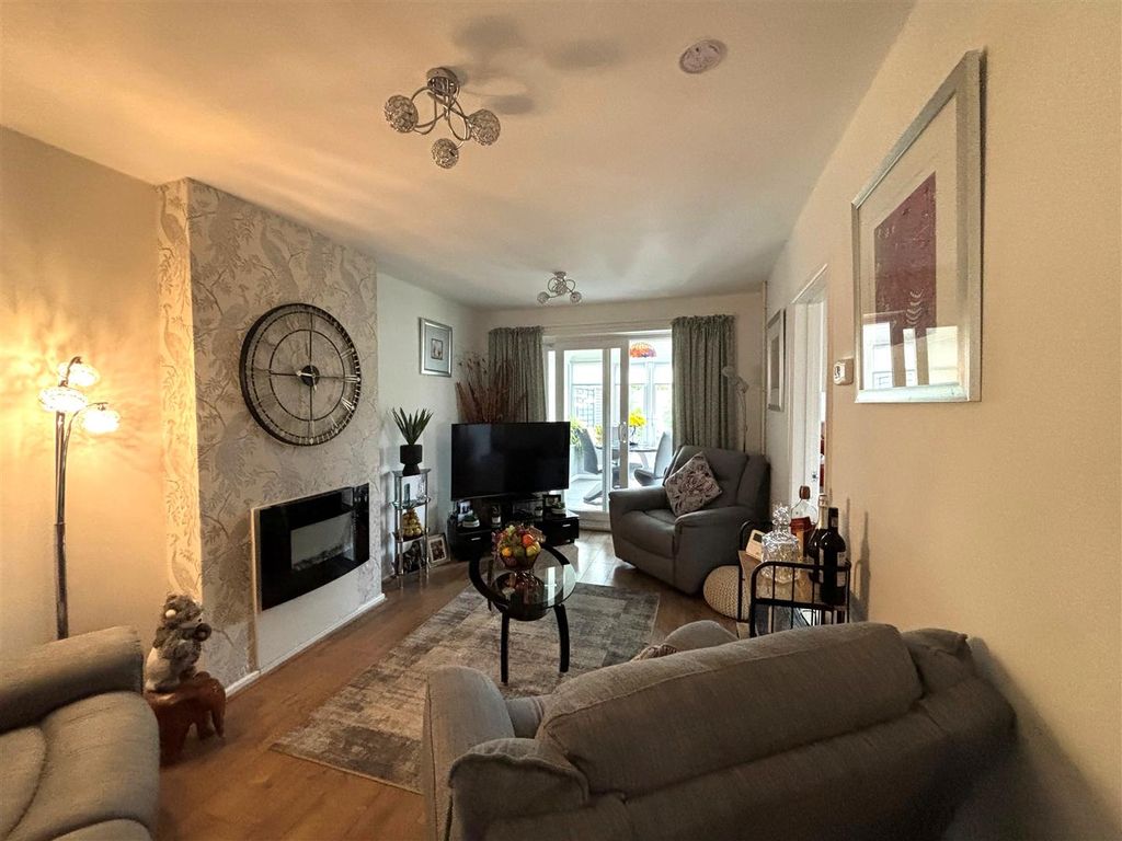 Property photo 2 of 13 Lounge