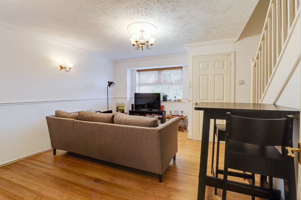 Property photo 2 of 10 Lounge