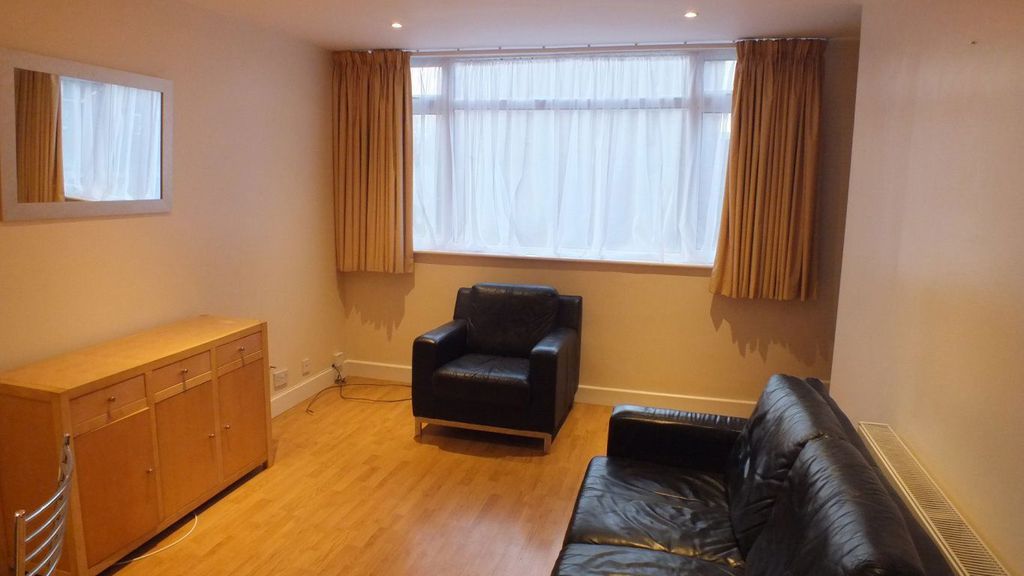 Property photo 3 of 4