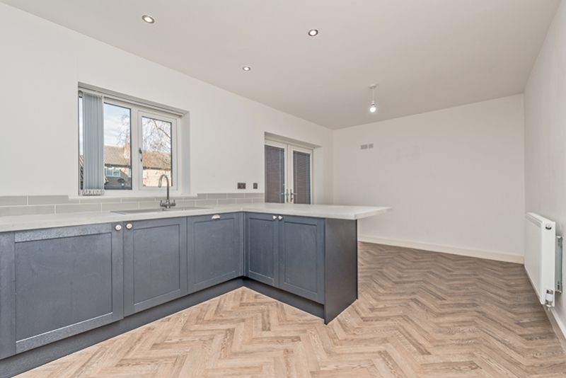 Property photo 3 of 12 79 Waterloo Lane, Ls13 2Je-5772