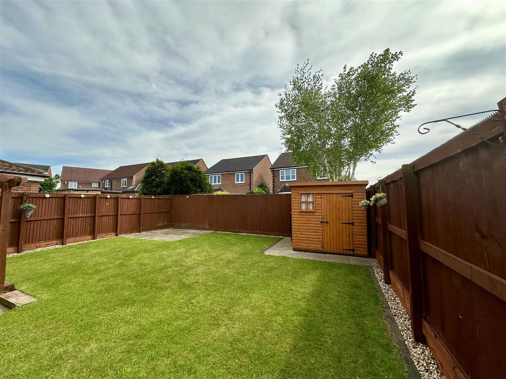 Property photo 2 of 17 Externally