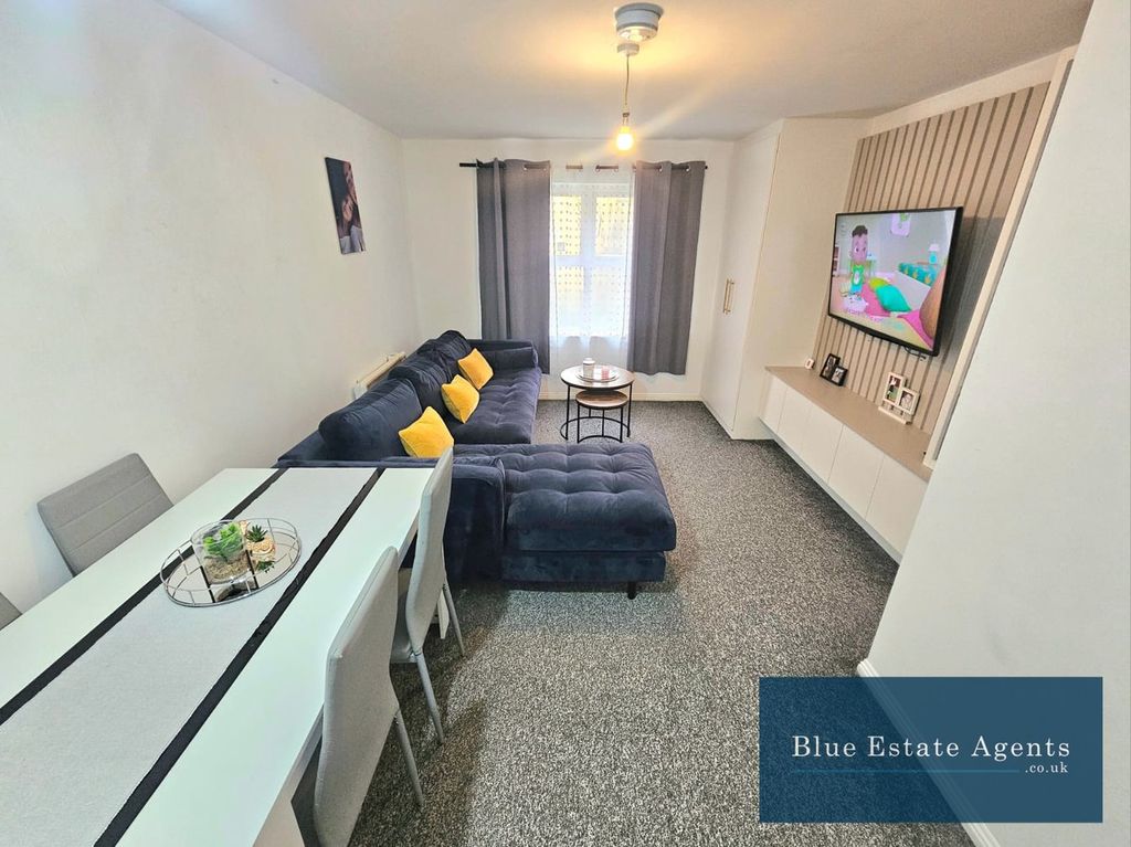 Property photo 3 of 9 Reception