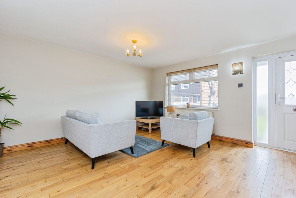 Property photo 3 of 14 Lounge