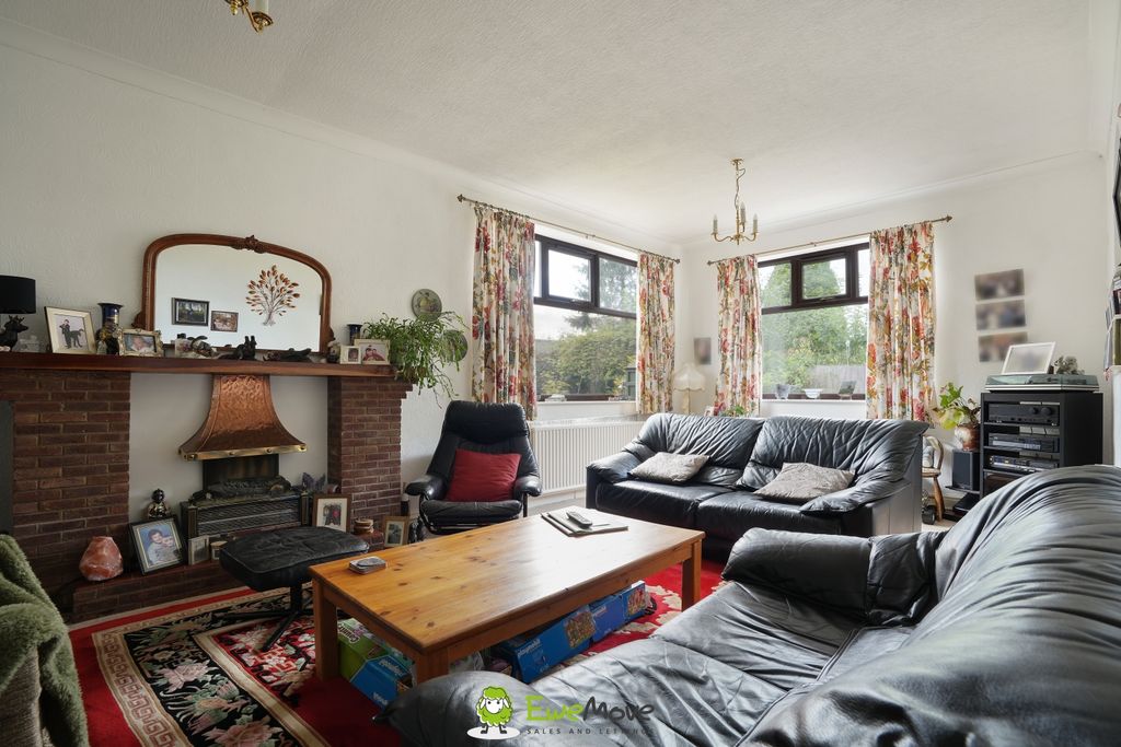 Property photo 3 of 16 Estate Agent Ewemove Scunthorpe Living Room