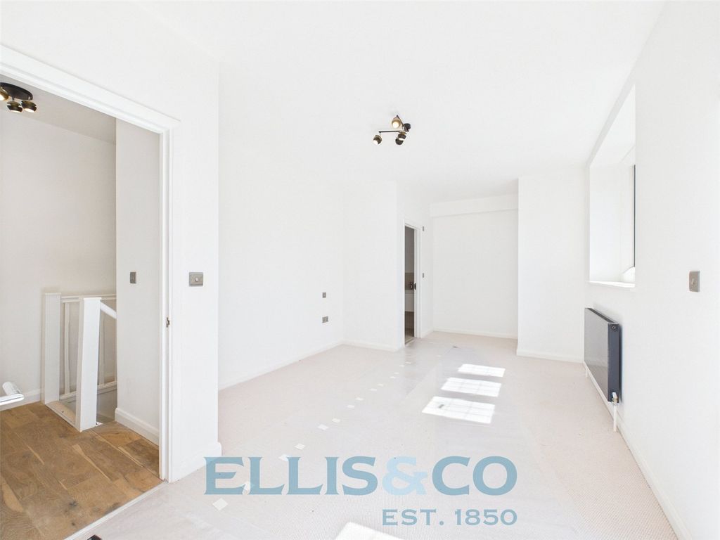 Property photo 3 of 17 Picture No. 09