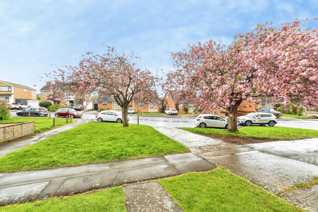 Property photo 2 of 21