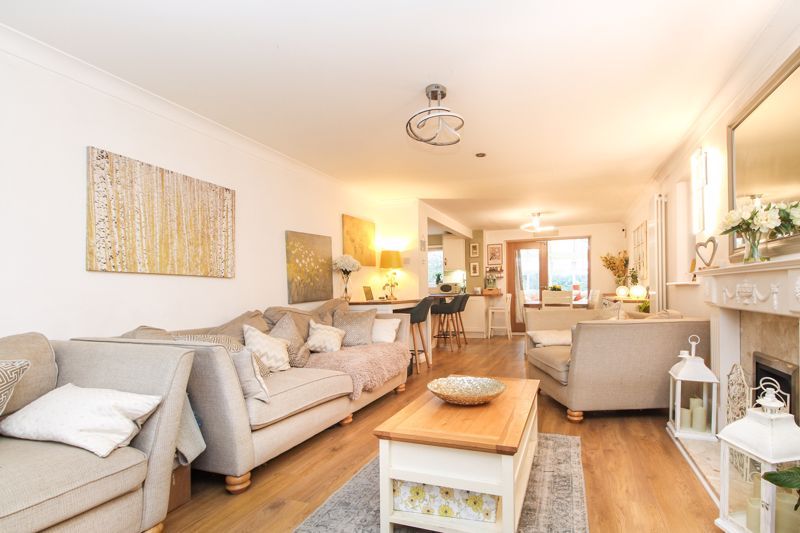 Property photo 2 of 24 Kitchen/Diner/Family Room