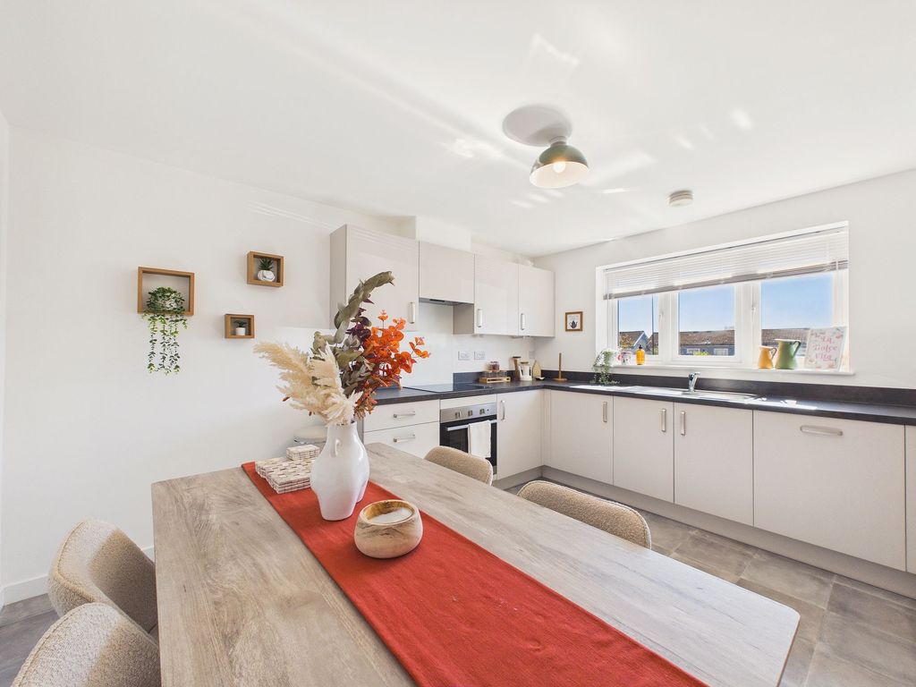 Property photo 1 of 12 Dining Kitchen