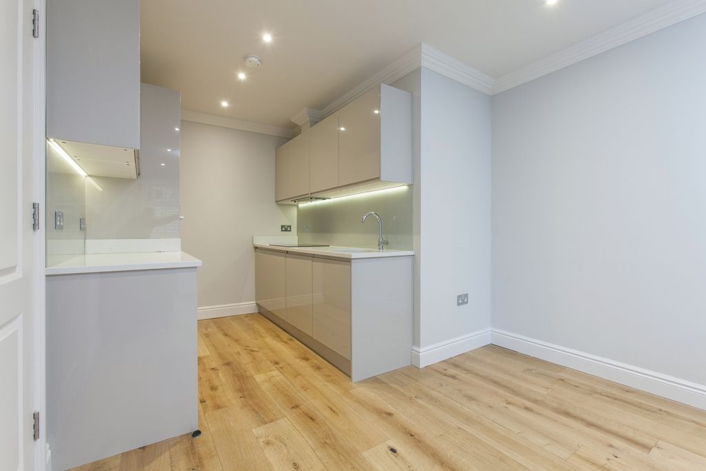 Property photo 3 of 7 Pleasant Place