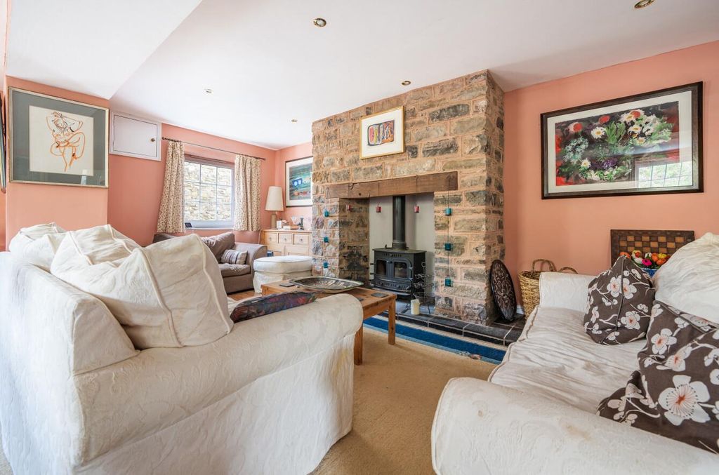 Property photo 3 of 35 Bampton, Seddons