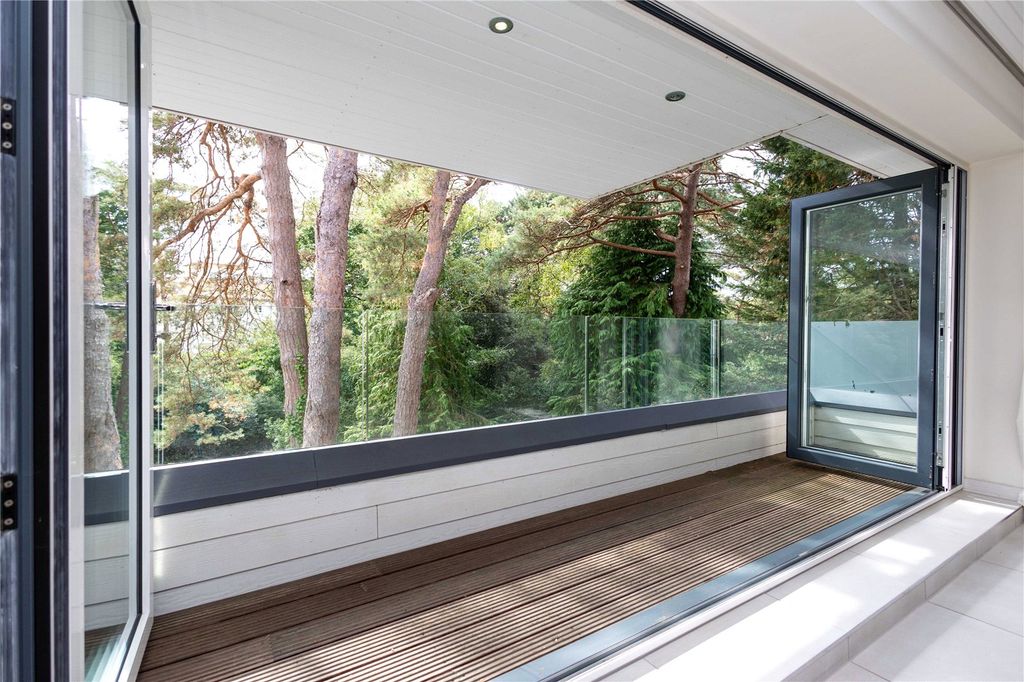 Property photo 2 of 23 Picture No. 50