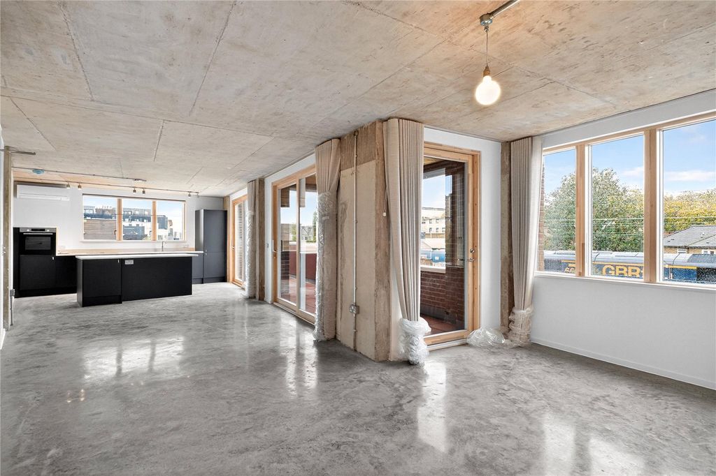 Property photo 1 of 20 Reception Room