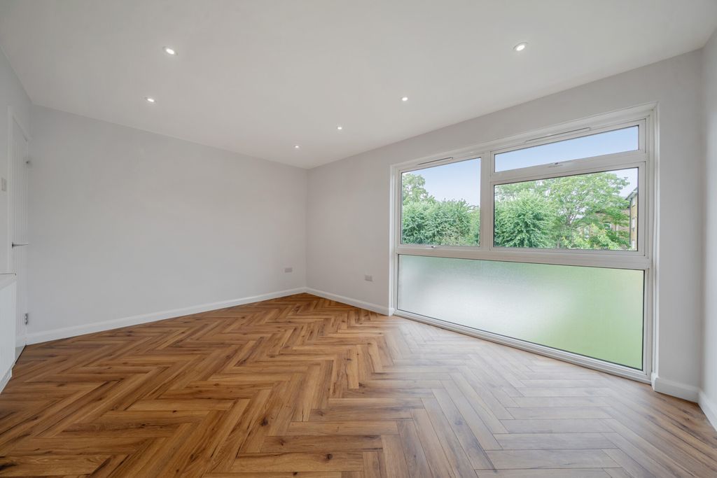 Property photo 2 of 17 1479652-3-6A38F6F...
