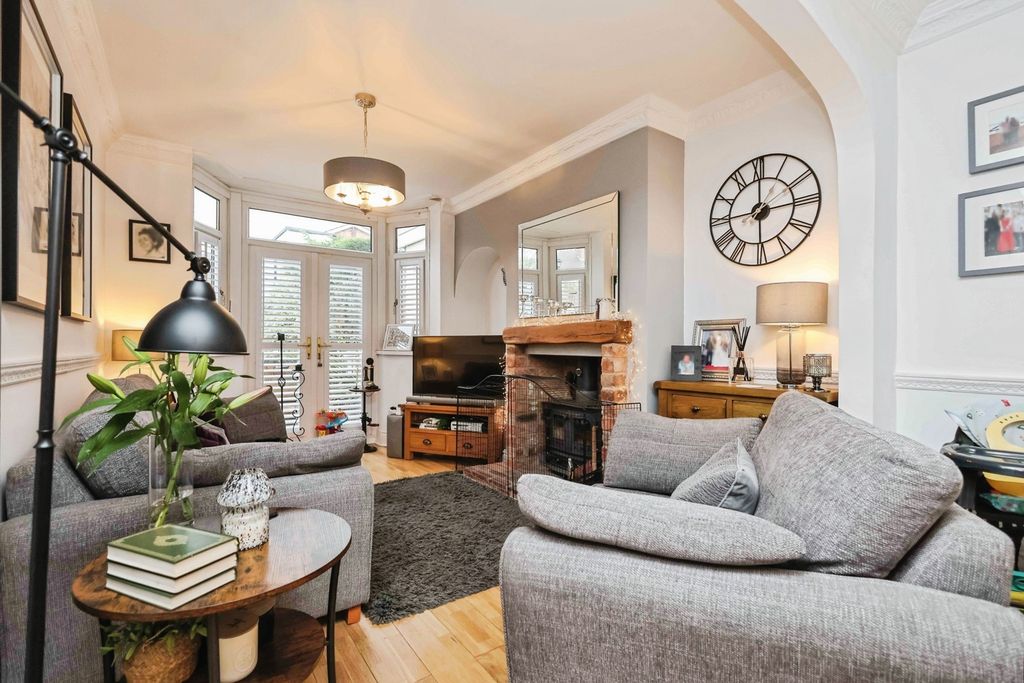 Property photo 3 of 17 Pbox-Img.Jpg