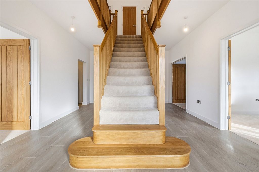 Property photo 2 of 30 Entracne