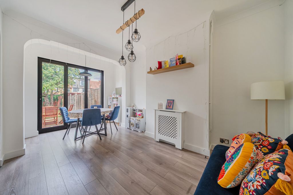 Property photo 3 of 12 1510520-8-6A85c3c...