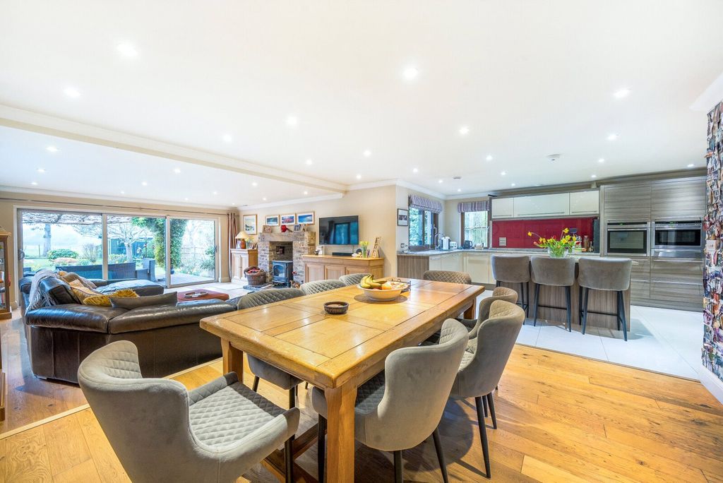 Property photo 2 of 22 Dining Area