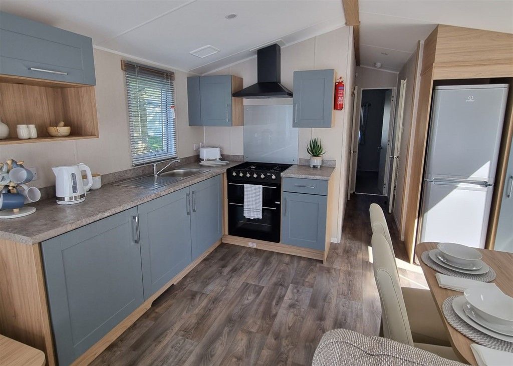 Property photo 1 of 7 Kitchen