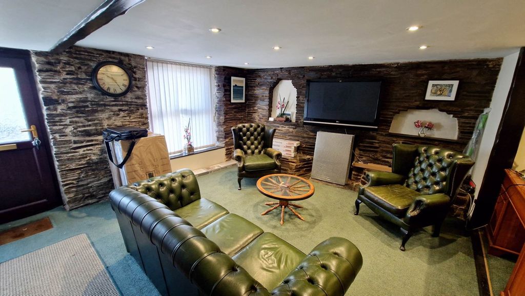 Property photo 3 of 33