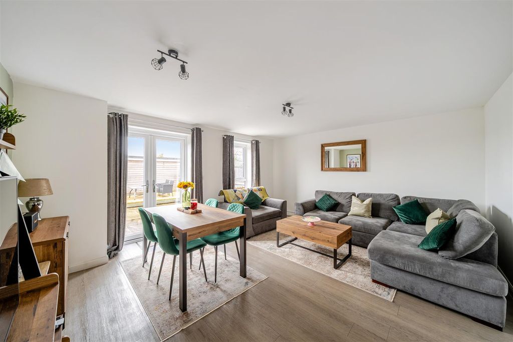 Property photo 3 of 24