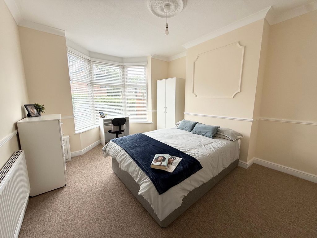 Property photo 3 of 19 Room 1